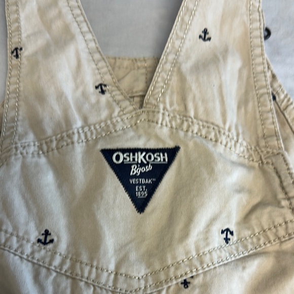 OshKosh B'gosh Tan Overall shorts w/ anchor design & adjustable shoulder straps - Picture 4 of 5